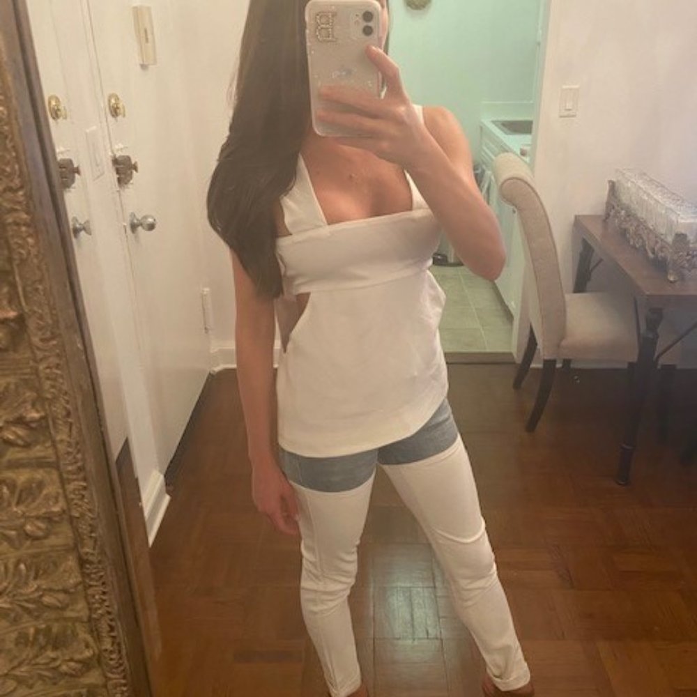 ATIKSHOP Cut Out V Line Top in White
